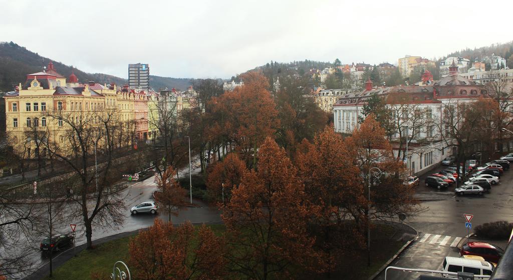 Spa Apartments Bulharska การ์โลวีวารี ภายนอก รูปภาพ