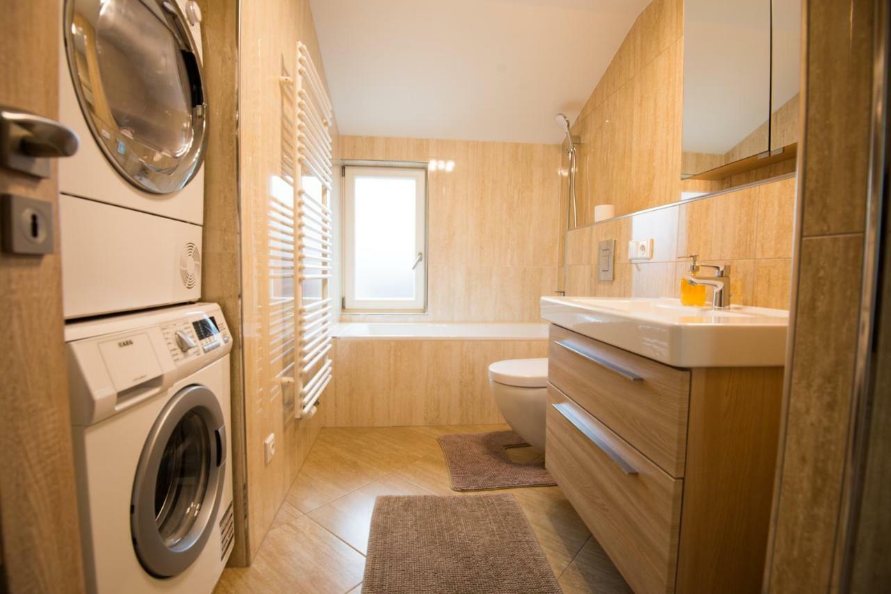 Spa Apartments Bulharska การ์โลวีวารี ภายนอก รูปภาพ