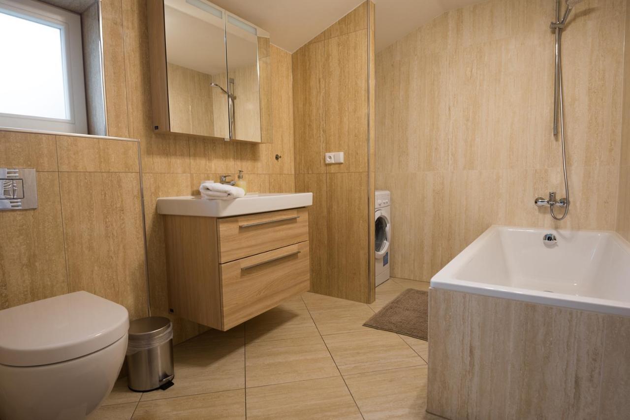 Spa Apartments Bulharska การ์โลวีวารี ภายนอก รูปภาพ