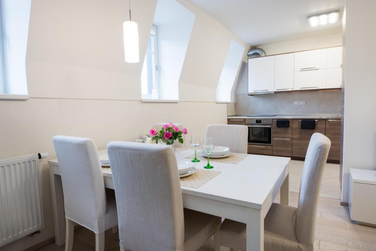 Spa Apartments Bulharska การ์โลวีวารี ภายนอก รูปภาพ