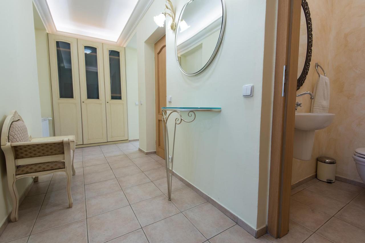 Spa Apartments Bulharska การ์โลวีวารี ภายนอก รูปภาพ